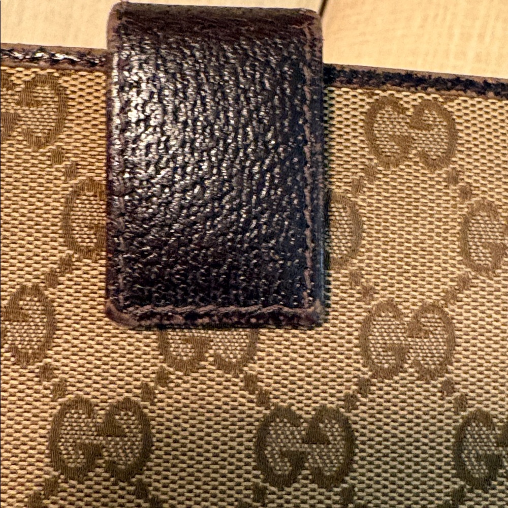 Gucci Brown and Tan Monogram Wallet - Picture 13 of 13